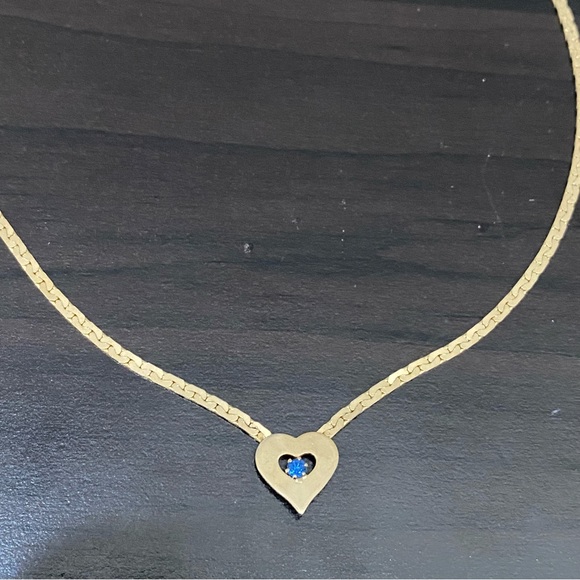 Unsigned Vintage Gold-tone Snake Chain Heart Pendant with Blue Stone Necklace - Picture 9 of 11